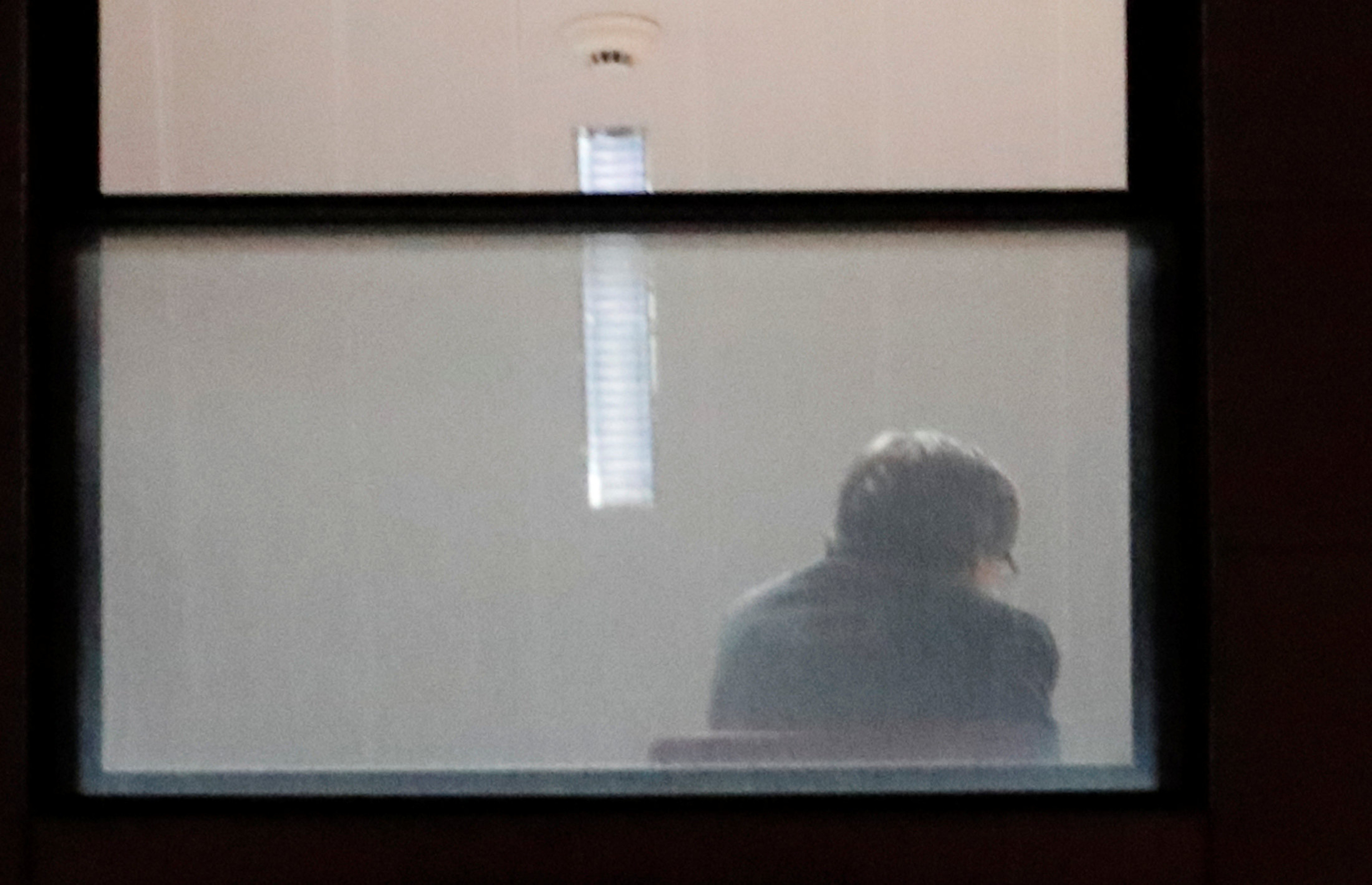 El expresidente de la Generalitat, Carles Puigdemont, en una dependencia de la sede de la Fiscalía belga