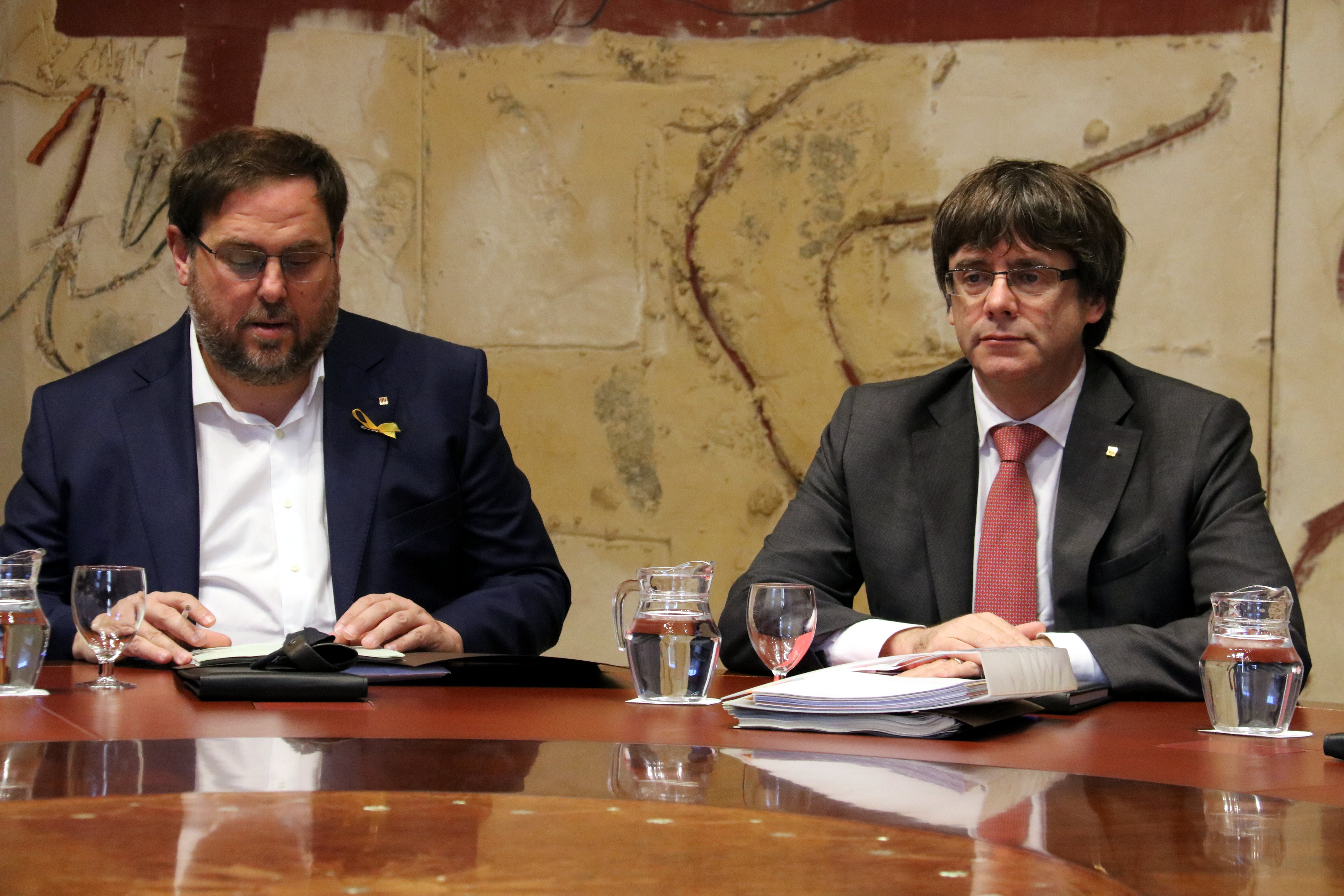 Oriol Junqueras i Carles Puigdemont en l'última reunió del consell executiu