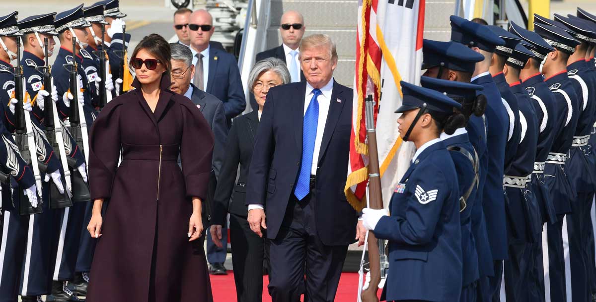 El presidente de EEUU, Donald Trump, y la primera dama, Melania Trump, llegan a Corea del Sur. 