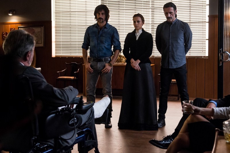 Pacino, Amelia y Alonso, en el principio de la tercera temporada. (Fuente: Tamara Arranz/TVE)