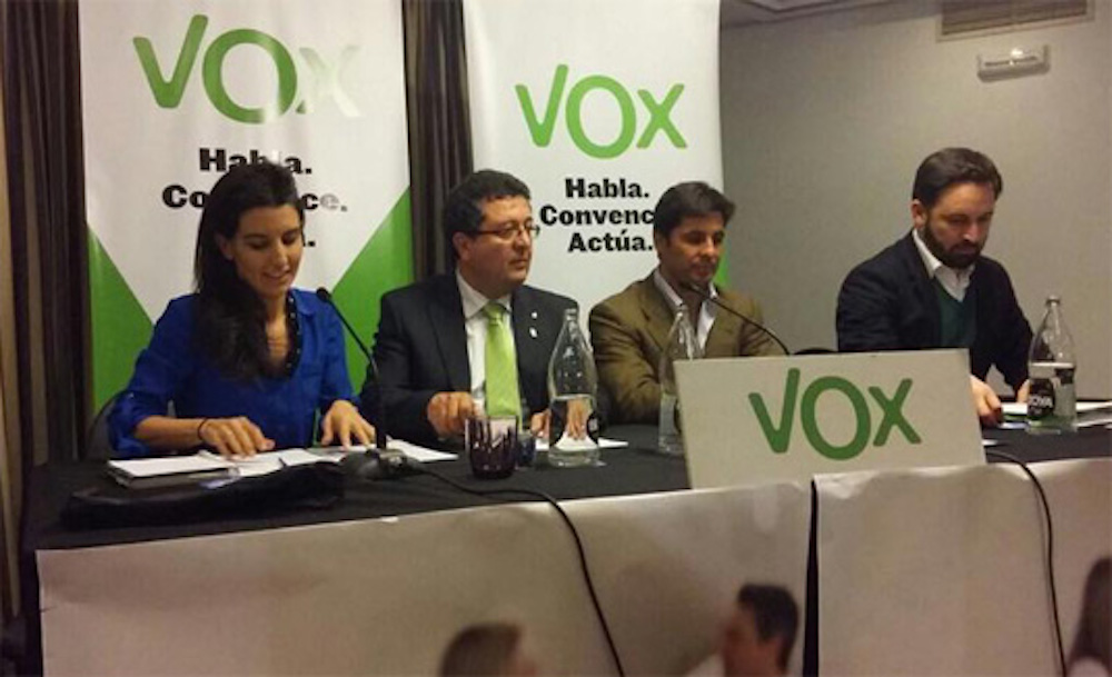 El juez Serrano (en el centro), en un acto de la campaña de VOX de las andaluzas de 2015.