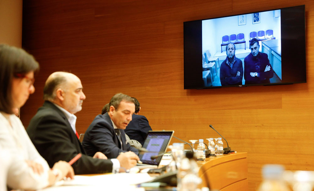 Los cabecillas de la trama Gürtel Francisco Correa, Pablo Crespo y Álvaro Pérez "el Bigotes" (en la imagen) comparecen desde la cárcel por el sistema de videoconferencia ante la comisión de Les Corts Valencianes que investiga la gestión de Feria Valencia.