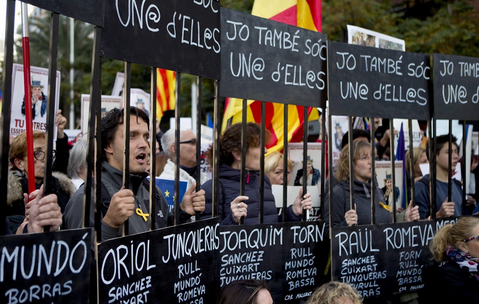 Un momento de la manifestación en Barcelona para pedir la puesta en libertad de los Jordis y los exconsellers. 
