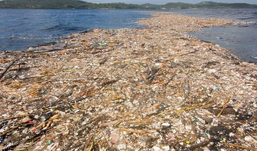 Islas de plástico en el caribe hondureño
