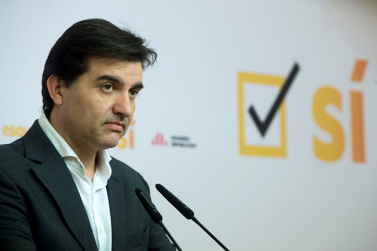 El portavoz de ERC, Sergi Sabrià, durante la rueda de prensa que ha ofrecido este lunes.