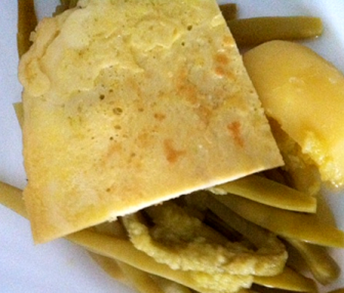 Judías verdes con mayonesa de patata y huevo batido y empanada de hojaldre con mejillones