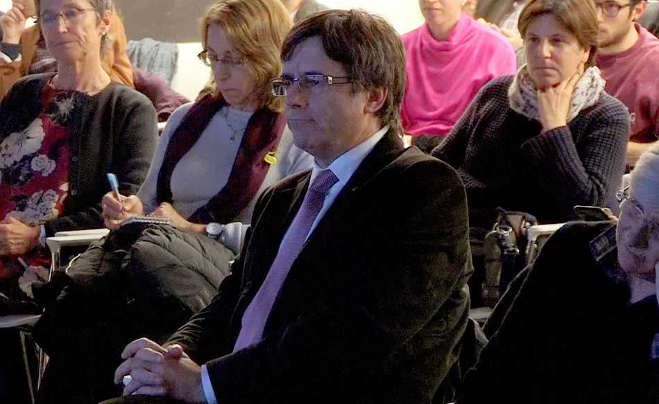 Imagen de televisión del expresidente de la Generalitat Carles Puigdemont, en la presentación de un libro en Bruselas sobre Cataluña en la Guerra Civil, el pasado lunes.