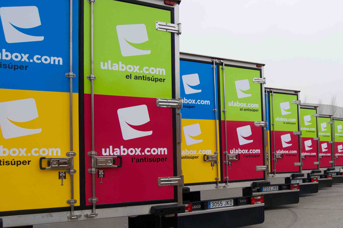 Camiones de reparto del supermercado online Ulabox