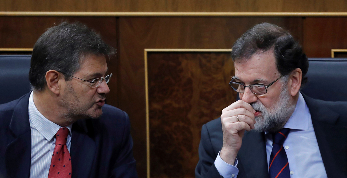 El presidente del Gobierno, Mariano Rajoy, y el ministro de Justicia, Rafael Catalá