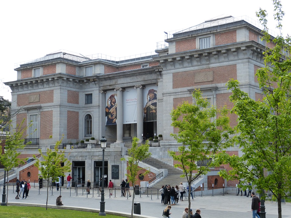 Madrid reconoce que aún no está en condiciones de abrir museos y bibliotecas 
