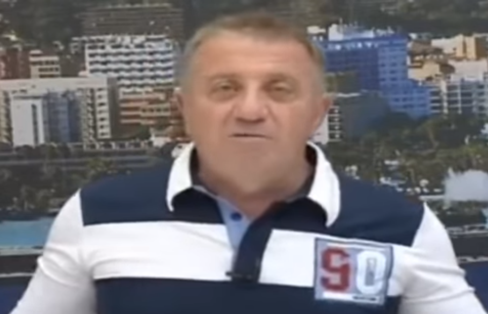 Pepe López durante una de las emisiones de su programa en el canal canario Mi tierra TV. 