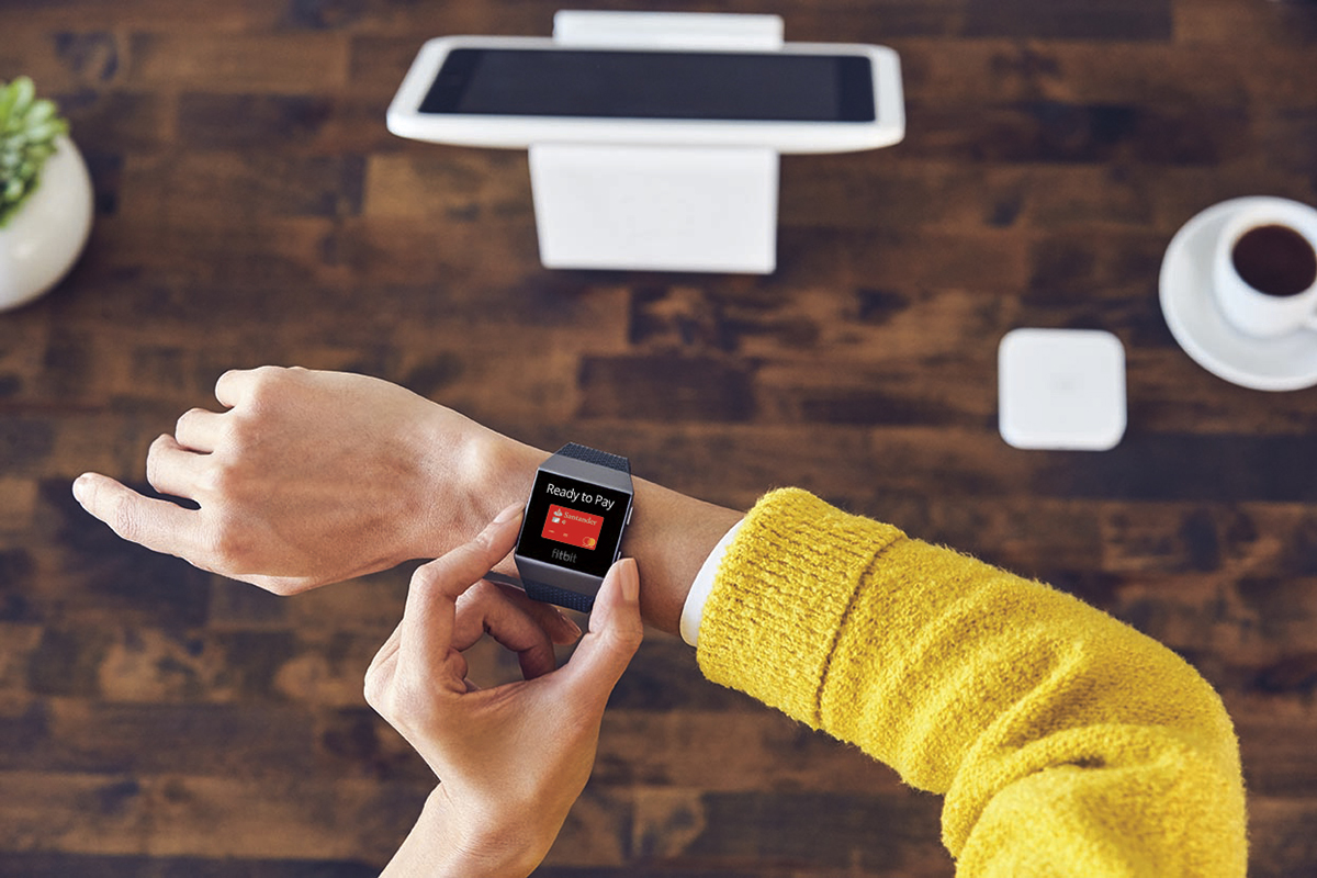 Santander permite que sus clientes Mastercard paguen con contactless a través del smartwatch 