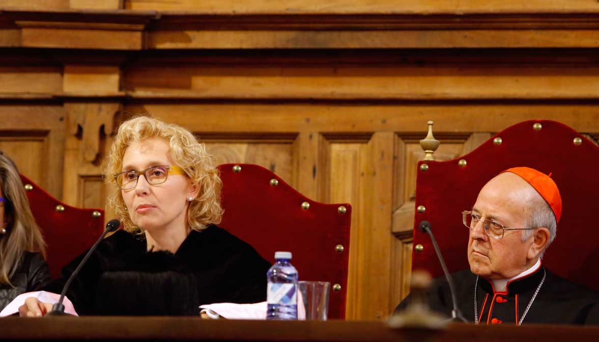 La rectora de Pontificia, Mirian de las Mercedes Cortés Diéguez, junto al presidente de la CEE y Gran Canciller de la UPSA, cardenal Ricardo Blázquez, durante la inauguración del curso 2017-2018