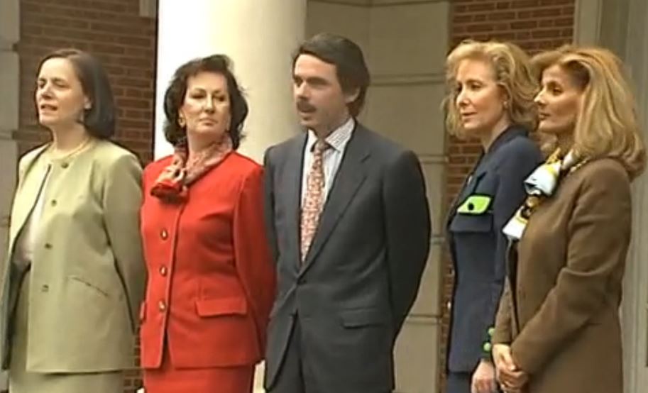 Aznar y sus ministras en el año 2000: Loyola de Palacio, Margarita Mariscal Esperanza Aguirre e Isabel Tocino
