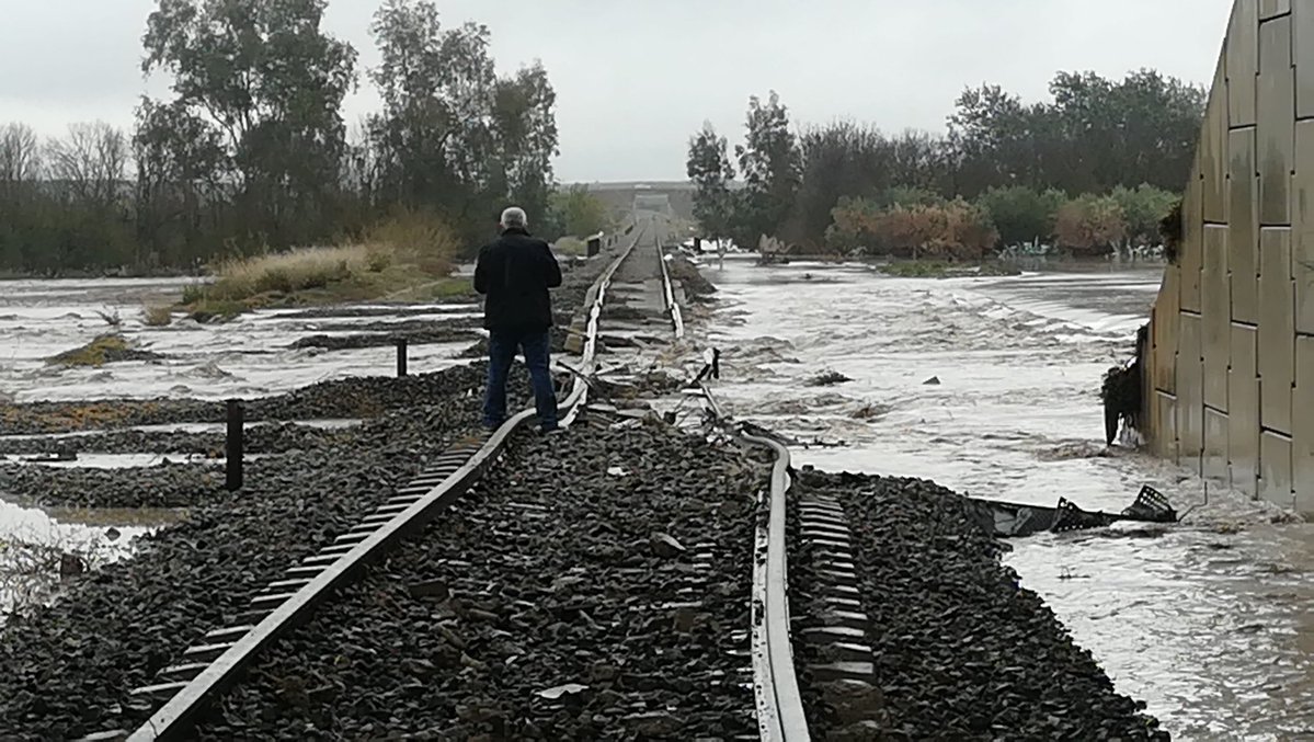 Imagen del descarrilamiento de un tren en Sevilla