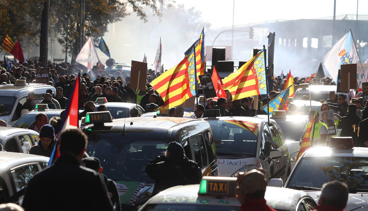 Miles de taxistas participan este miércoles en Madrid en el parón de 24 horas