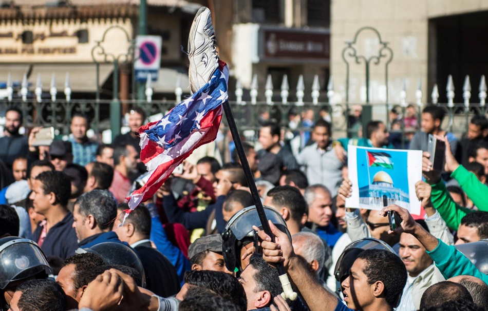 Manifestantes protestan en contra del presidente de los Estados Unidos, Donald Trump. 