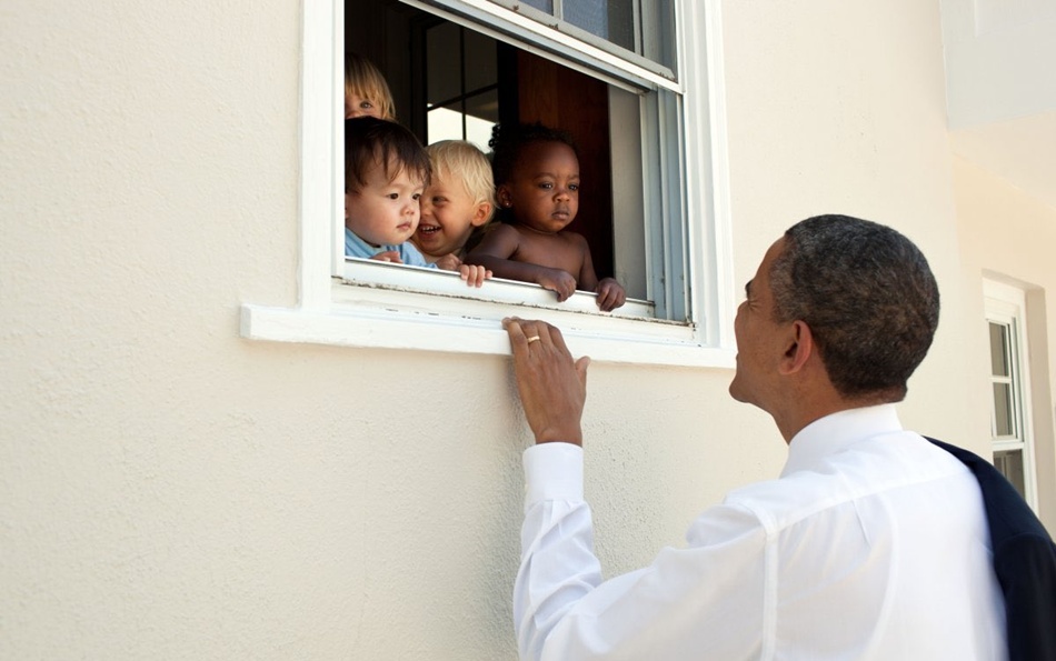 Esta es la imagen que utilizó Obama en su tuit sobre los acontecimientos racistas de Charlottesville. 