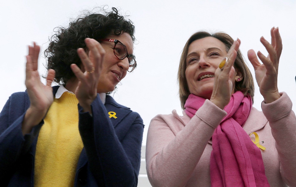 La secretaria general de ERC Marta Rovira y la presidenta del Parlament, Carme Forcadell durante el acto electoral celebrado en Badalona (Barcelona). 