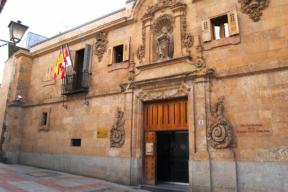 Fachada del Archivo general de la Guerra Civil de Salamanca
