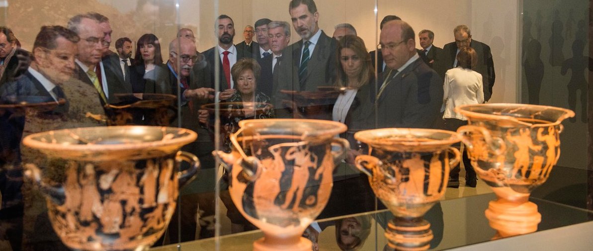 El Rey, en la imagen junto a Susana Díaz, ha presidido la inauguración del Museo Íbero de Jaén.