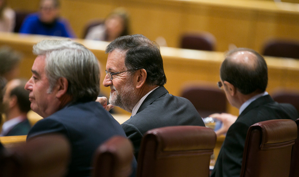 El presidente del Gobierno, Mariano Rajoy, en una reunión del grupo popular en el Senado