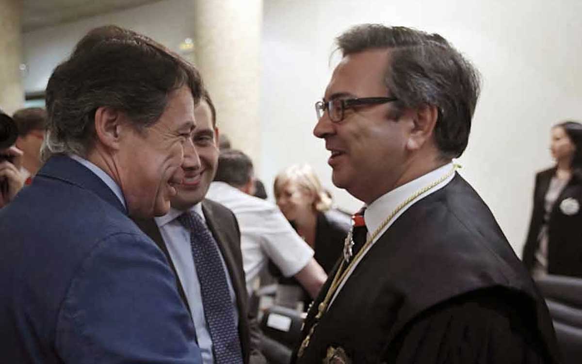 Ignacio González y el fiscal jefe de Madrid, José Javier Polo.