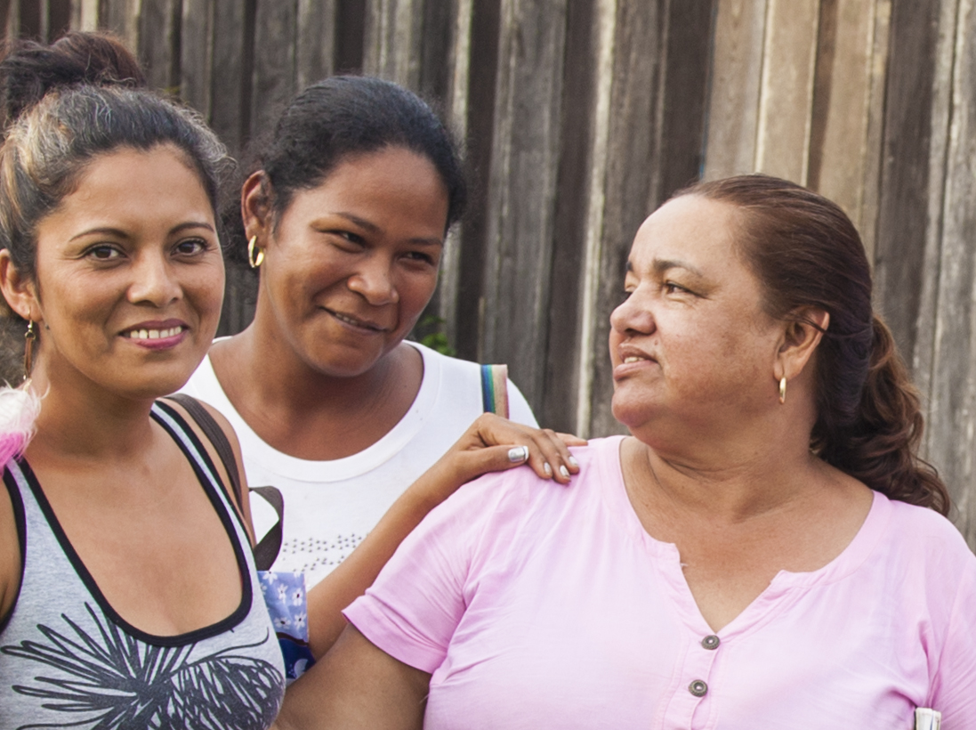 Jani, líder campesina, junto a otras compañeras.