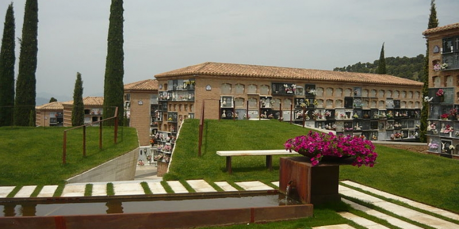 Imagen de archivo del cementerio de Granada, que gestiona la empresa municipal Emucesa.