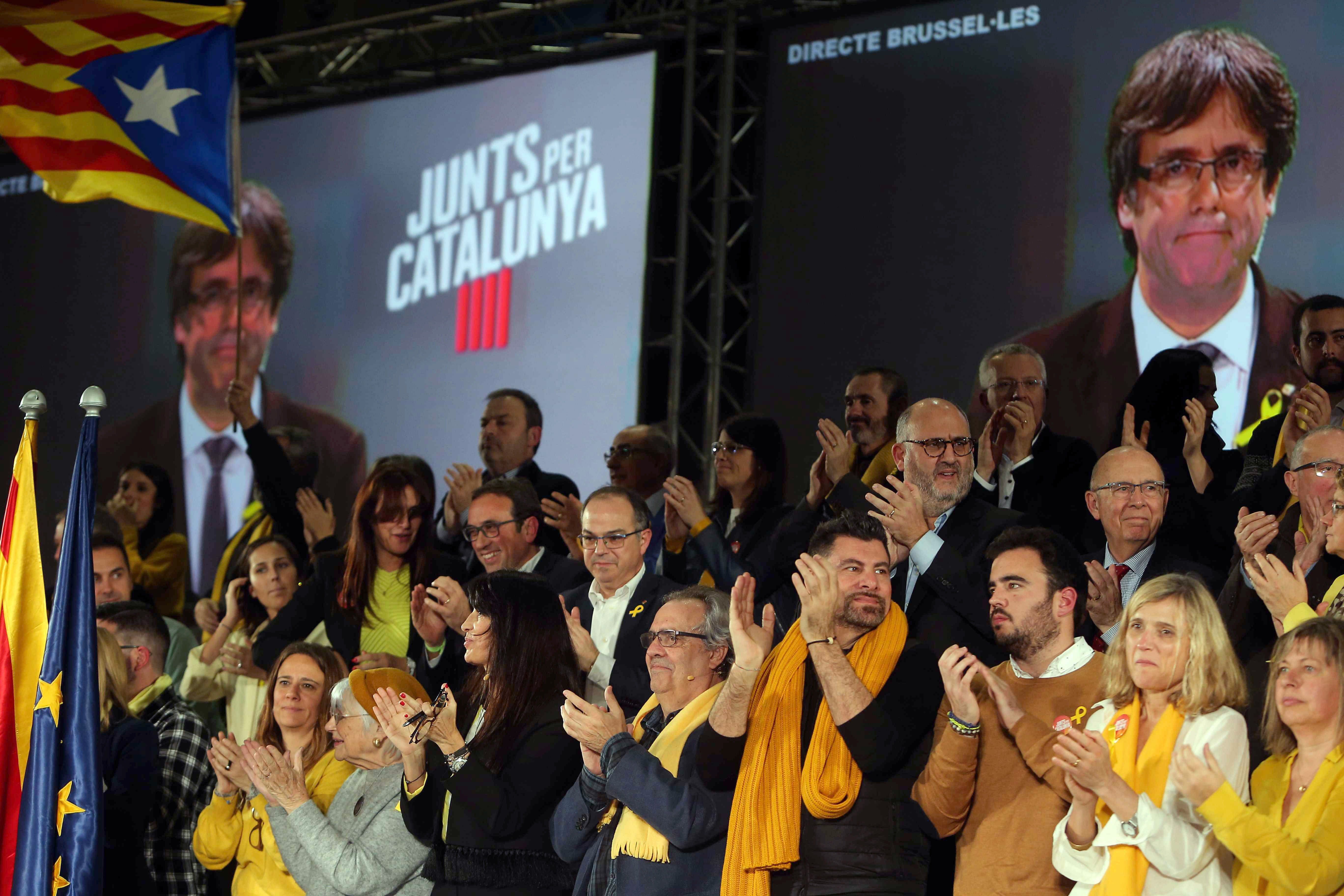 Intervenció de Carles Puigdemont al mitin central de Barcelona amb tots els candidats de la seva llista.