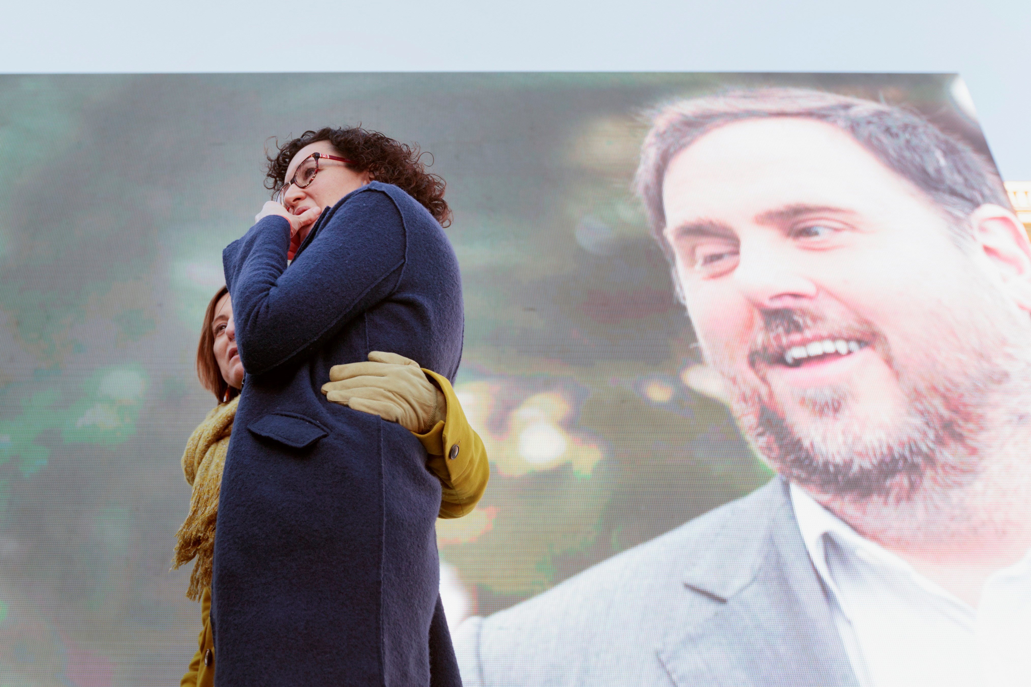 Marta Rovira amb la foto d'Oriol Junqueras