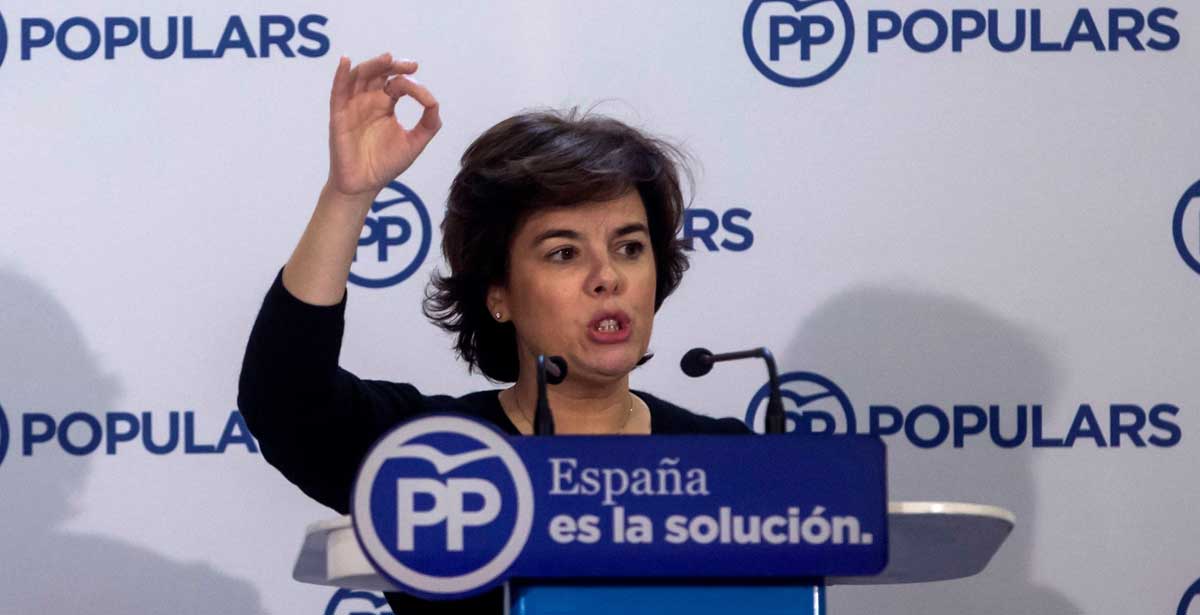 La vicepresidenta del Gobierno, Soraya Sáenz de Santamaría, en una comida-mitin en Girona. 