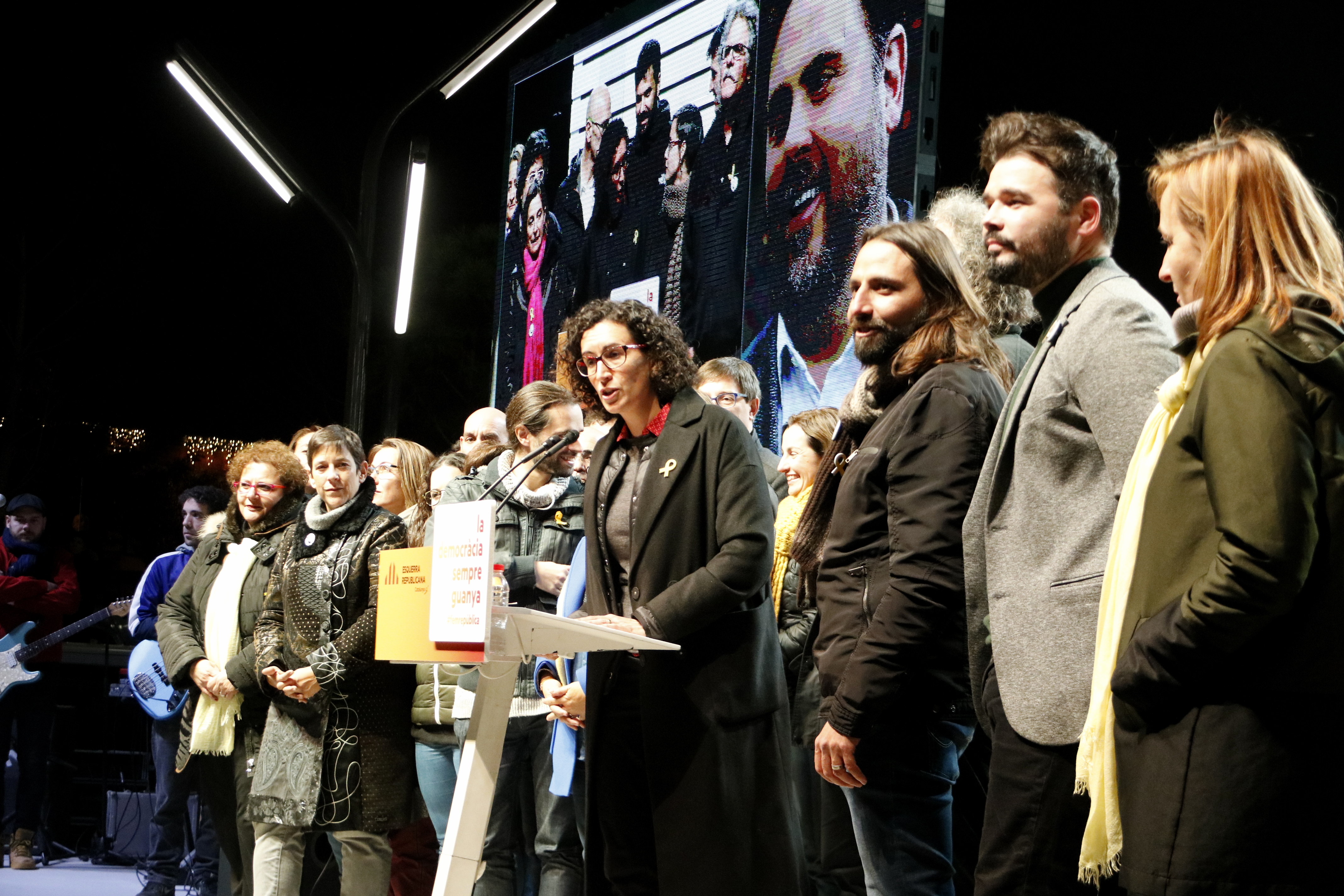 Marta Rovira y la plana mayor de ERC han cerrado la campaña en Sant Vicenç dels Horts, cerca del domicilio de Oriol Junqueras.