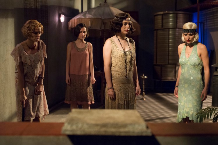Maggie Civantos, Nadia de Santiago, Blanca Suárez y Ana Fernández, en la segunda temporada de ‘Las chicas del cable’. 