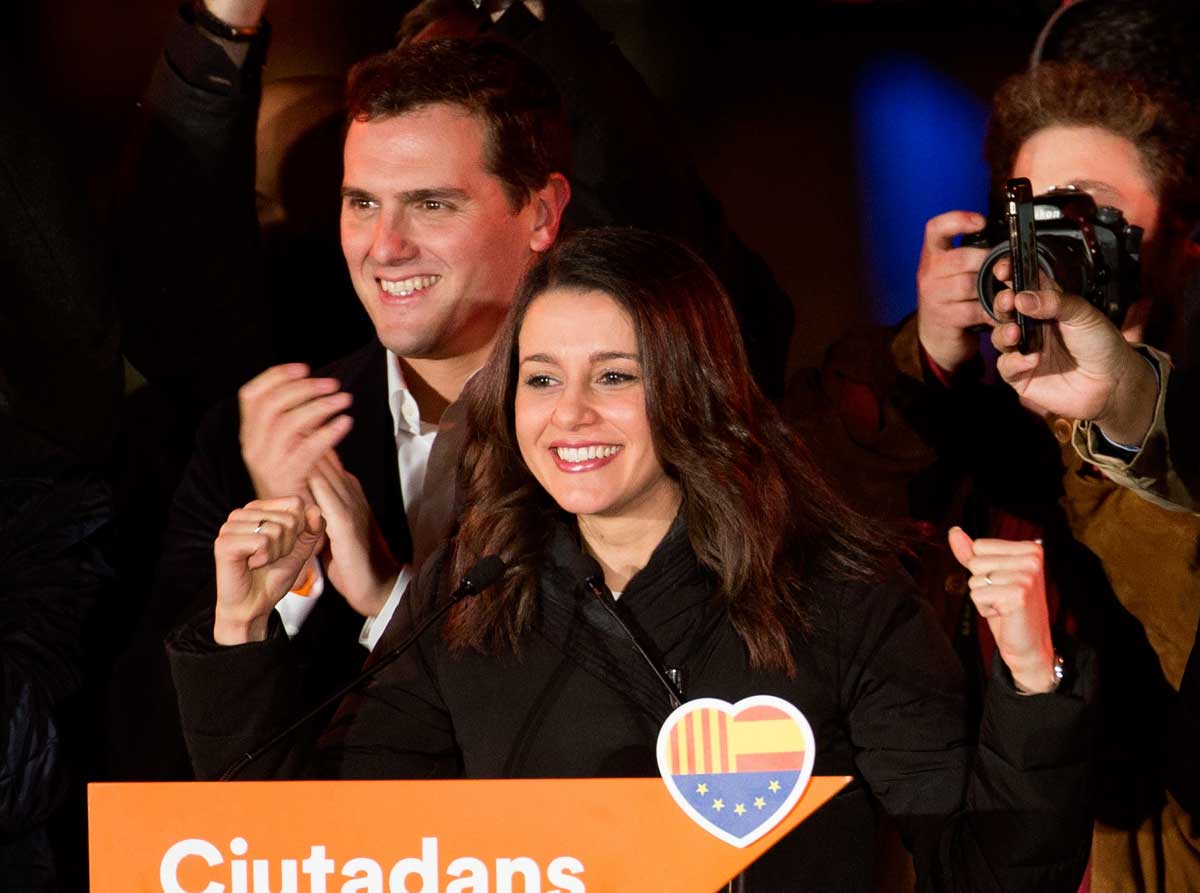 Albert Rivera e Inés Arrimadas celebrando su victoria en las elecciones catalanas. 