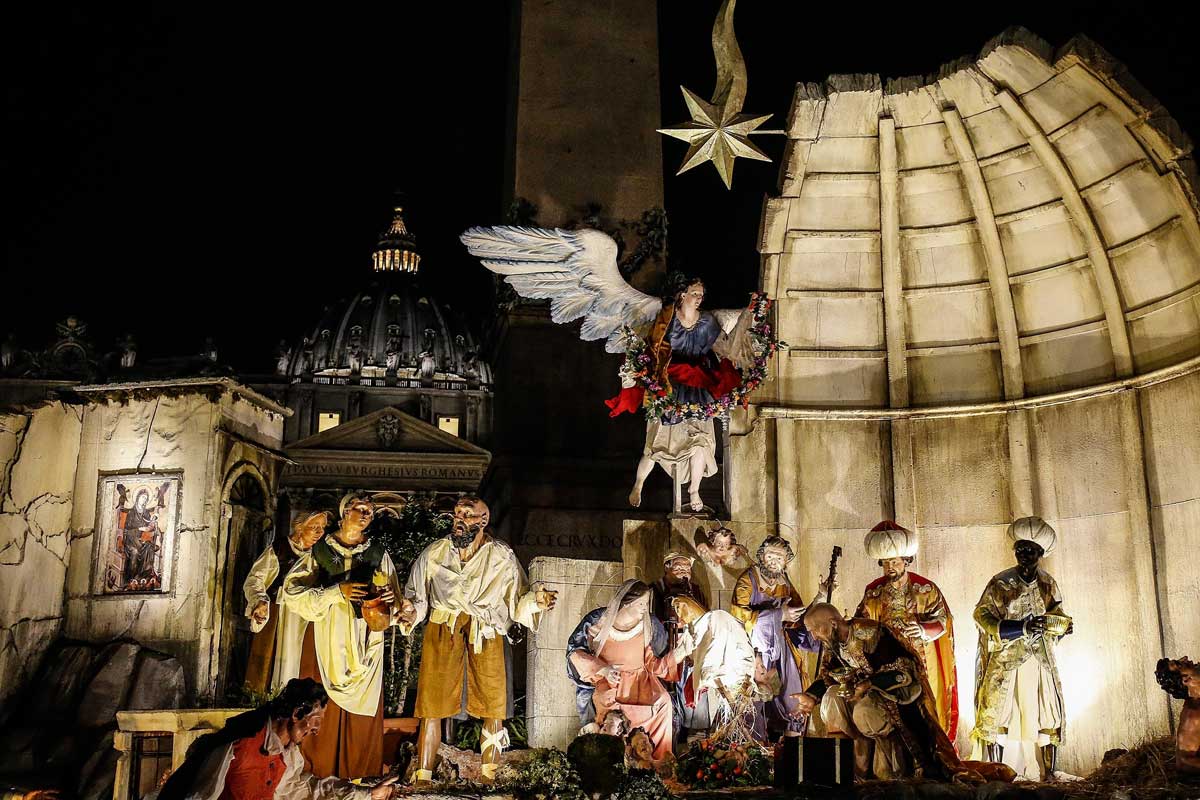 El Belén instalado en la Plaza de San Pedro en Ciudad del Vaticano (Vaticano).