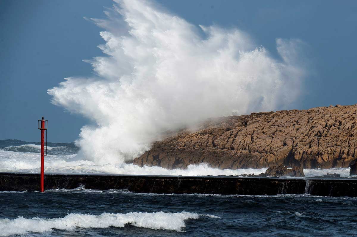 Olas en Suances (Cantabria)