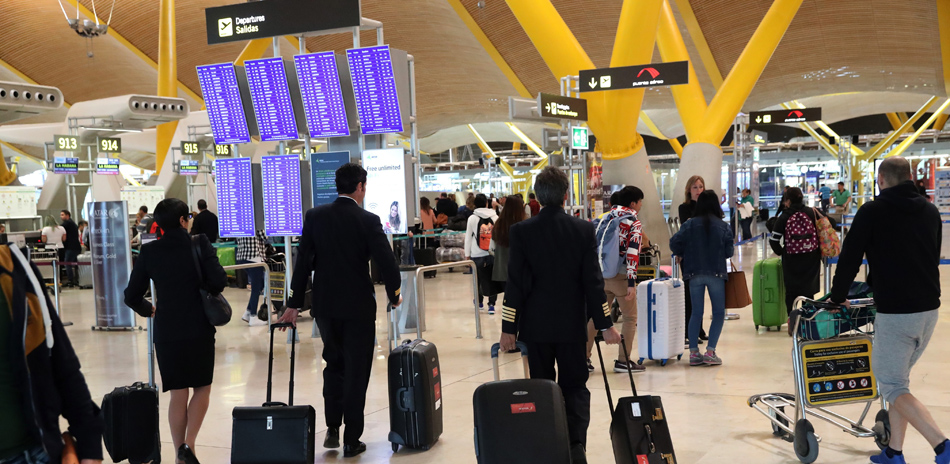 Tráfico de pasajeros en el aeropuerto de Barajas de Madrid.