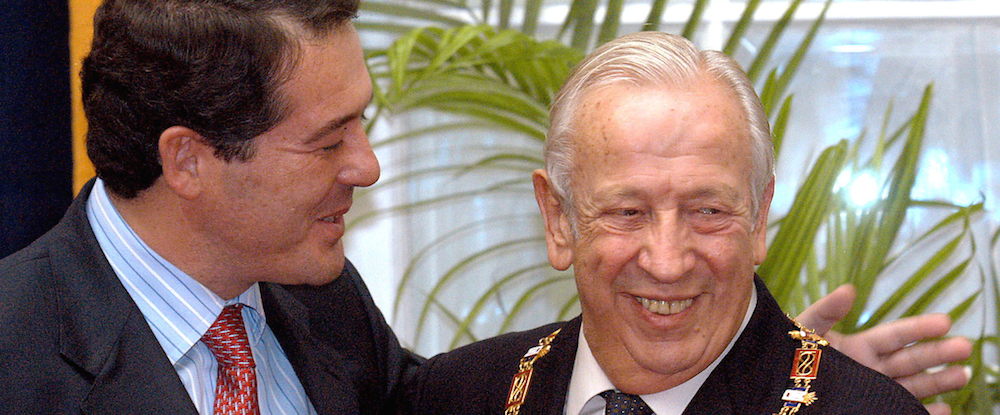 Manuel Olivencia, con el ministro de Aznar José María Michavila.