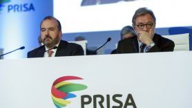El presidente y el consejero delegado de Prisa, Juan Luis Cebrián y José Luis Sainz, respectivamente, durante la última junta general de accionistas