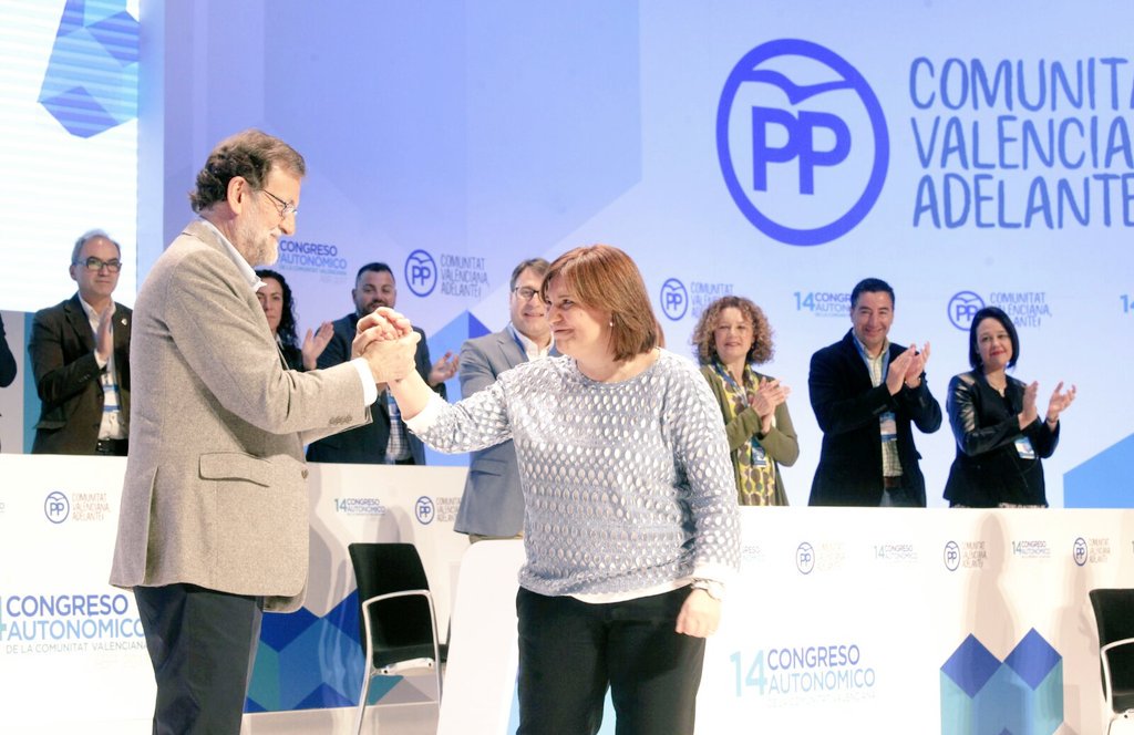 Mariano Rajoy saluda a Isabel Bonig, presidenta del Partido Popular de Valencia.