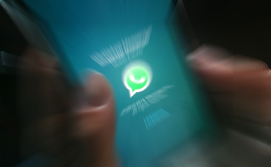 Entre otras novedades, WhatsApp permitirá que los usuarios reporten errores en la app agitando el móvil. 
