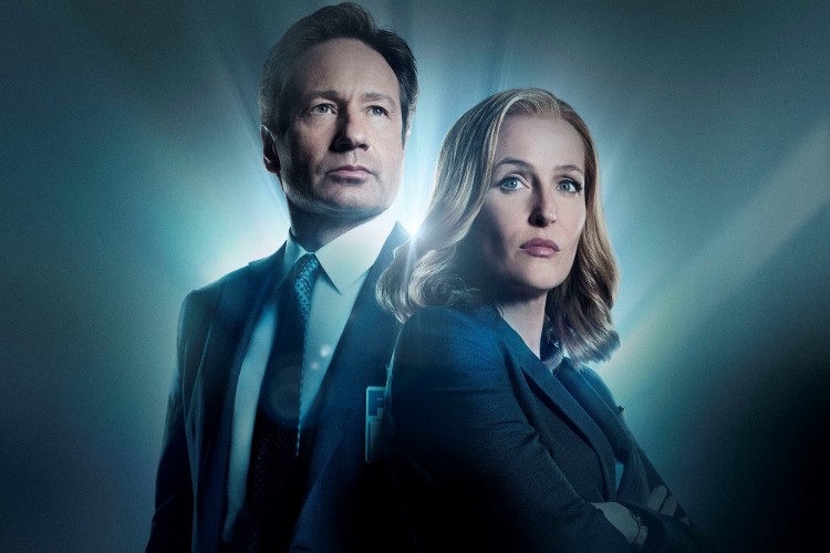 Mulder y Scully, en el póster de la décima temporada.