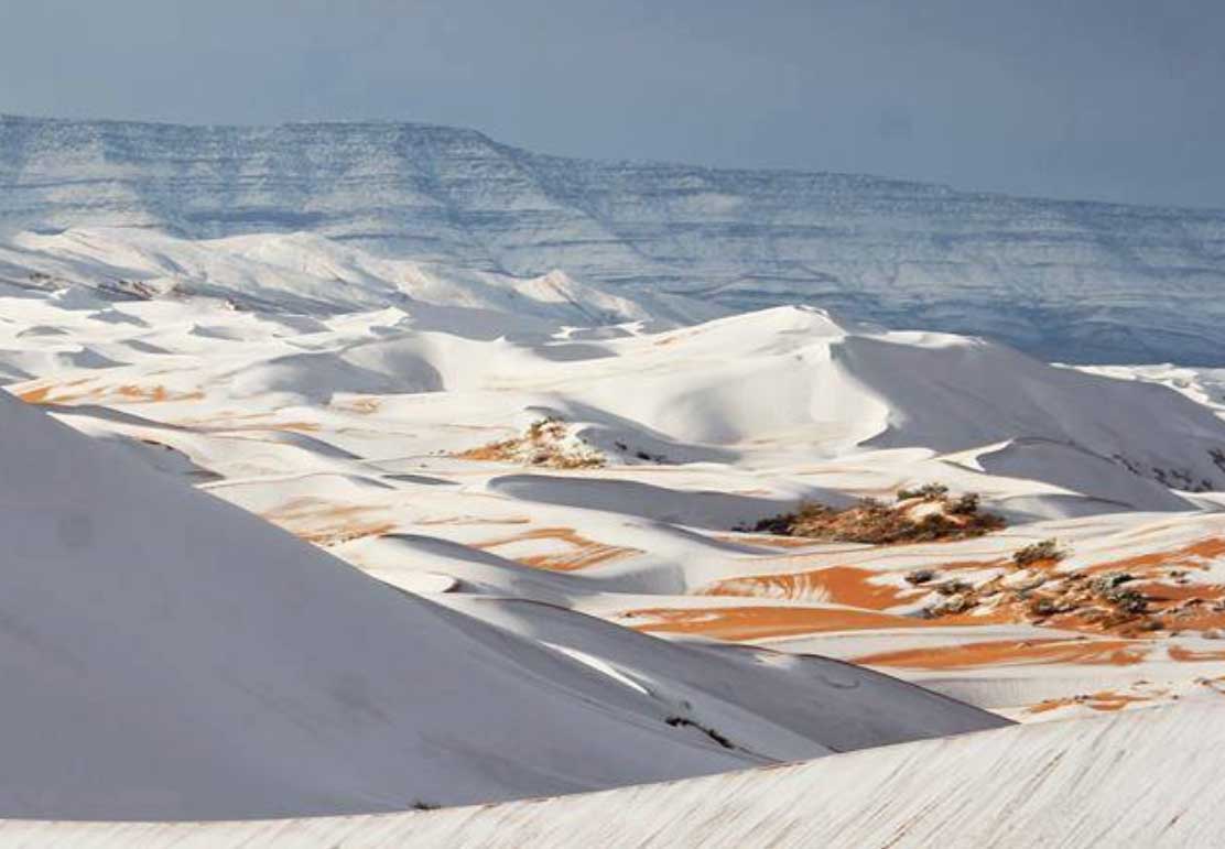 La nieve llega al desierto del Sahara.