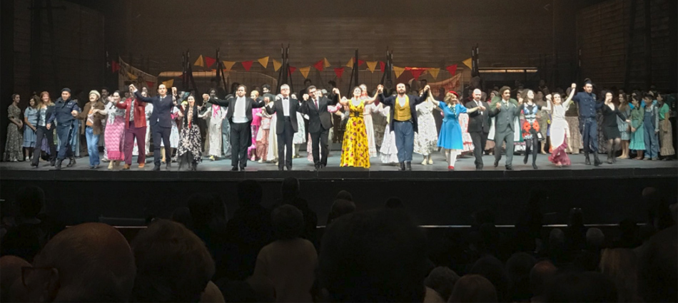 Los artistas de la versión florentina de Carmen ante el público