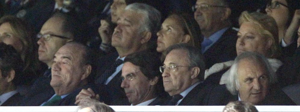 Florentino Pérez junto a José María Aznar, en el palco del Santiago Bernabéu.