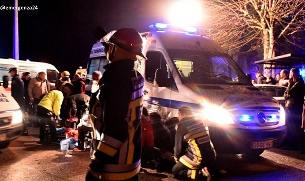 Imagen de Twitter del trabajo desarrollado esta noche por parte de los servicios de emergencias. 