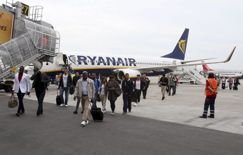 Avión de la compañía Ryanair en un aeropuerto. 