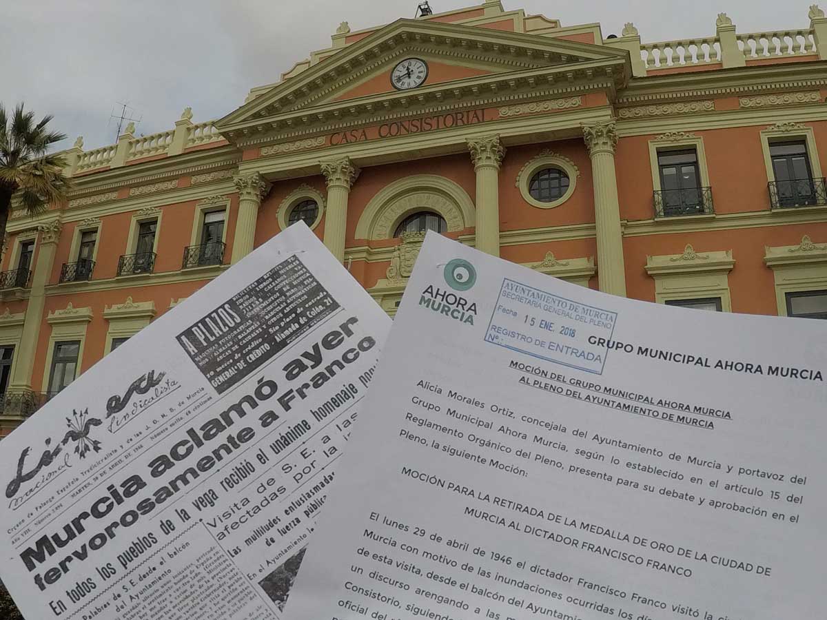 Montaje de Ahora Murcia denunciando la medalla de Oro a Franco del consistorio municipal