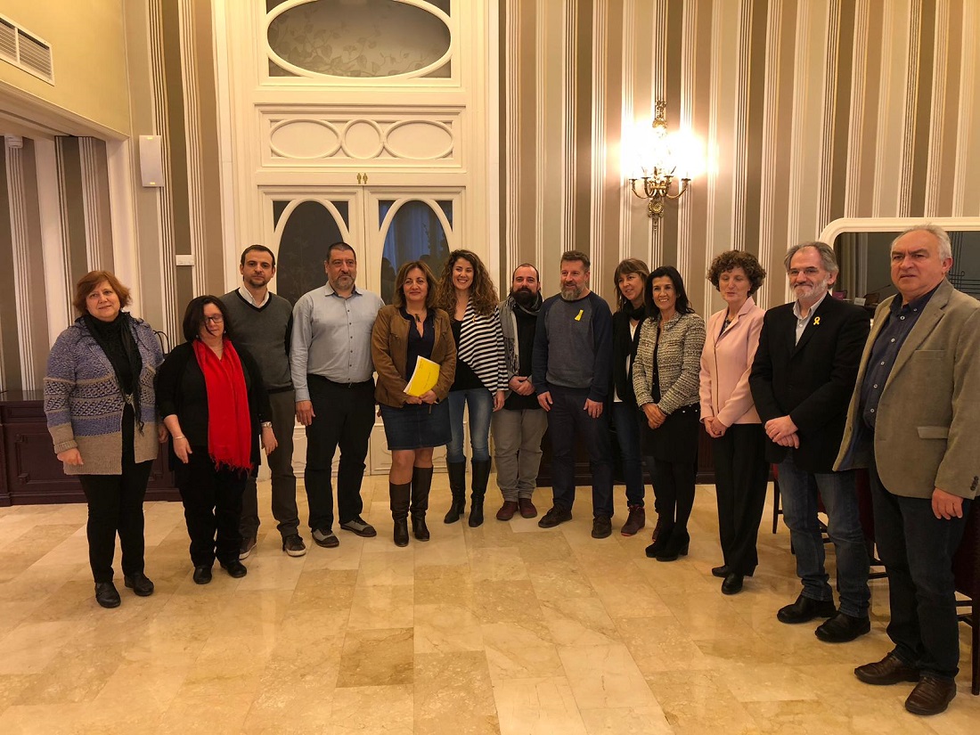 Consellera de Cultura, Participación y Deportes del Govern, Fanny Tur y representantes de la Comisión del Año Llompart Consellera de Cultura, Participación y Deportes del Govern, Fanny Tur y representantes de la Comisión del Año Llompart